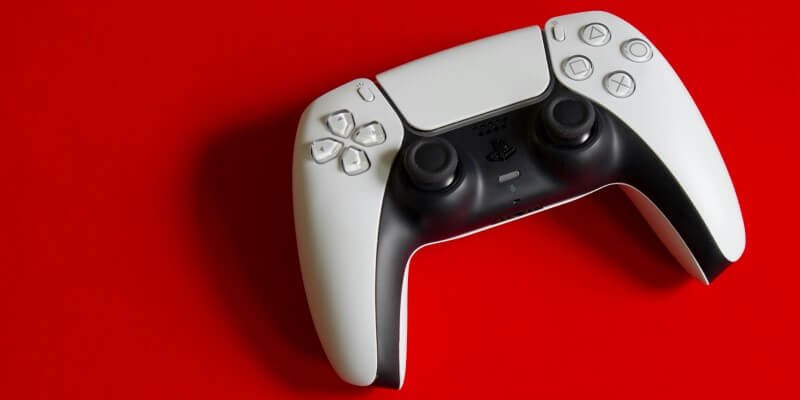 Toimiiko PS5 ohjain PS4